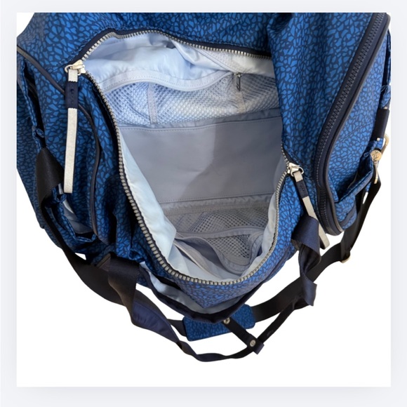 Lululemon Run Ways Duffle Gym Bag Large Blue Mosaic With Strap - Picture 8 of 10